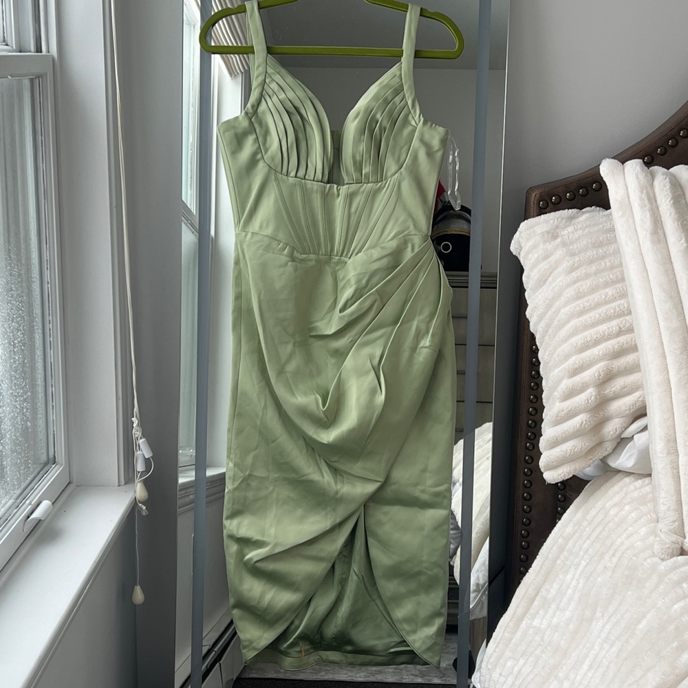House of CB Faye medium pistachio dress size medium plus cup
